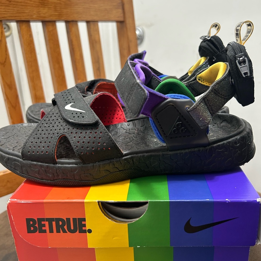Nike Air Deschutz BeTrue Black and Purple Sandals